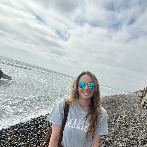 Meet the Posher, Monique - Picture 3 of 4